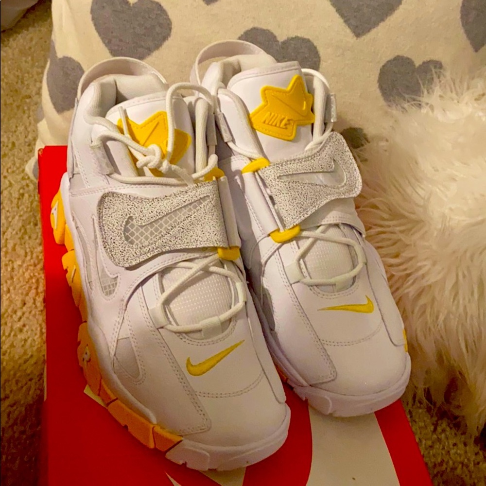 W Nike Air Barrage Mid